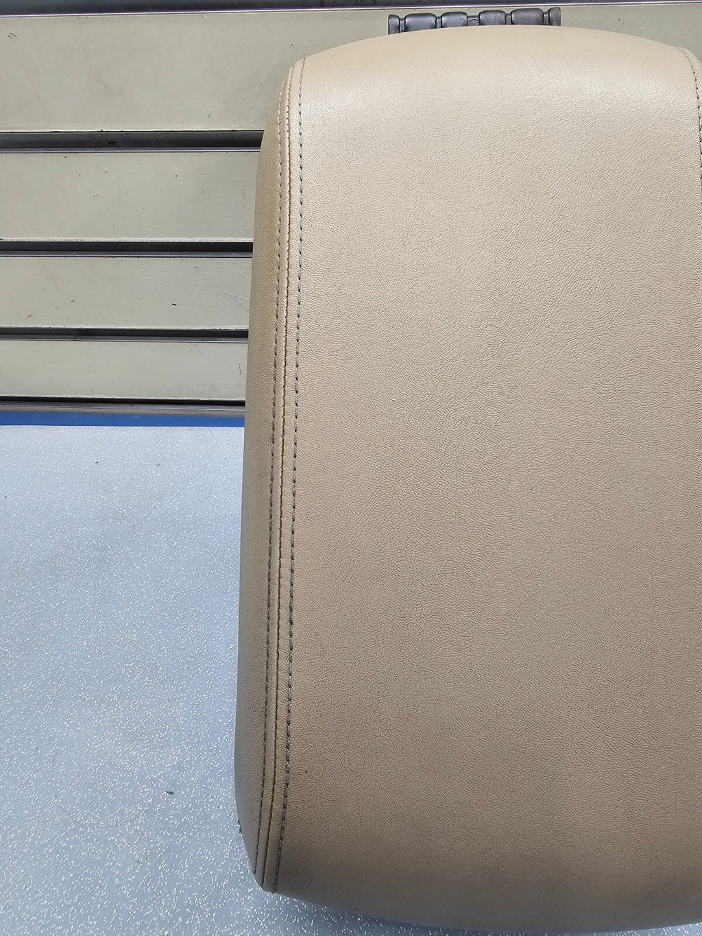 07-10 Lincoln MKX Console Lid Pull Cover Top Pad Leather Arm Rest Assembly Tan