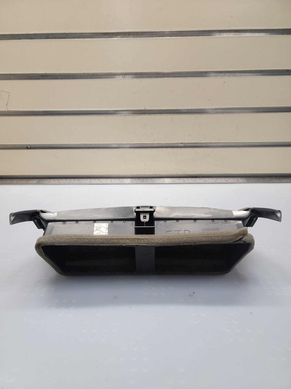 08-12 Chevy MALIBU Dash A/C Heater AIR VENT Front Center Bezel Trim Silver VT46