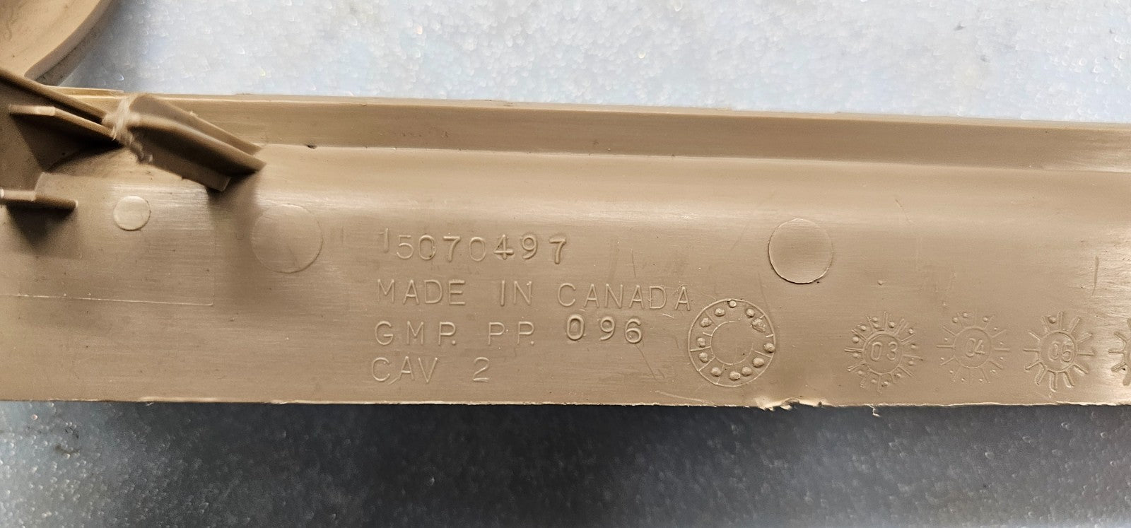 🔥03-06 SILVERADO TAHOE GMC SIERRA CENTER CONSOLE STORAGE CUBBY TRAY TAN