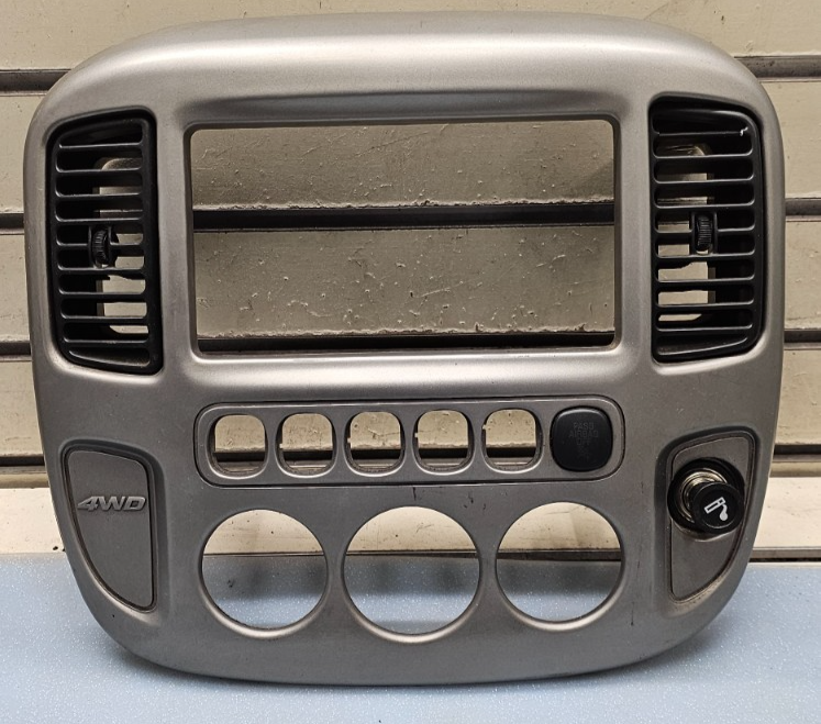 🔥01-07 ESCAPE CENTER DASH RADIO STEREO A/C CLIMATE TRIM BEZEL PANEL SILVER 