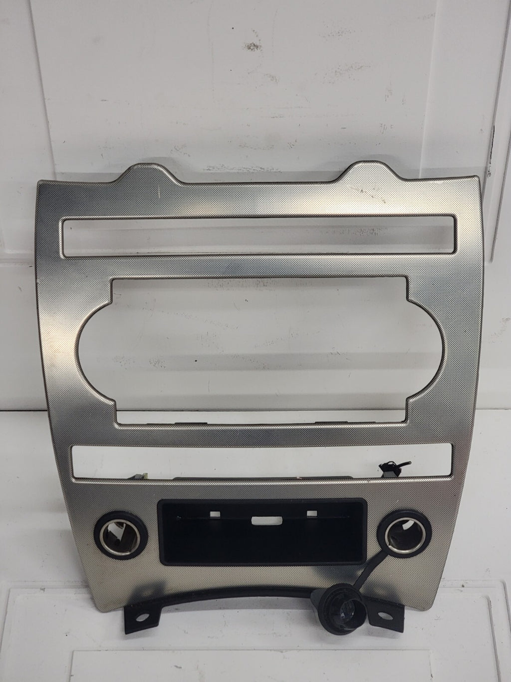 🔥2005-2006 JEEP GRAND CHEROKEE DASH PANEL RADIO SURROUND TRIM BEZEL OEM B70