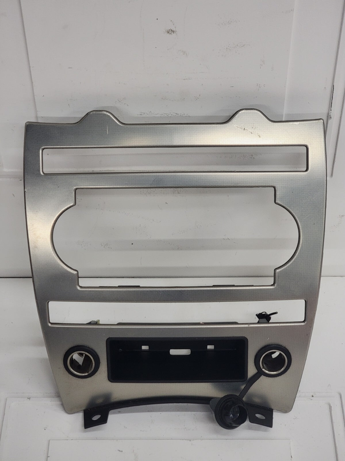 🔥2005-2006 JEEP GRAND CHEROKEE DASH PANEL RADIO SURROUND TRIM BEZEL OEM B70