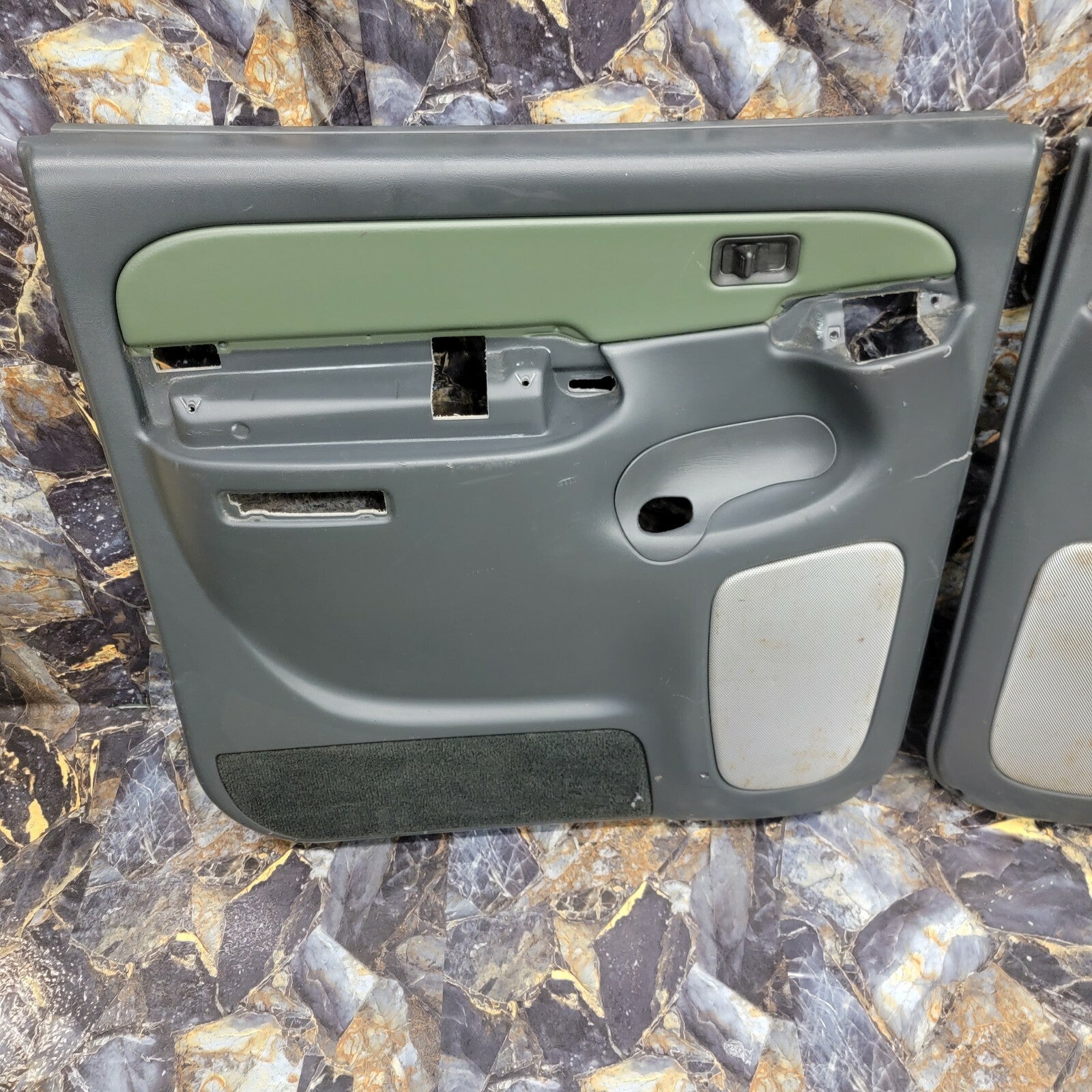 🔥99-06 Chevy Silverado SIERRA Door Panel Rear LEFT /No Arm GRAPHITE GR011 D6