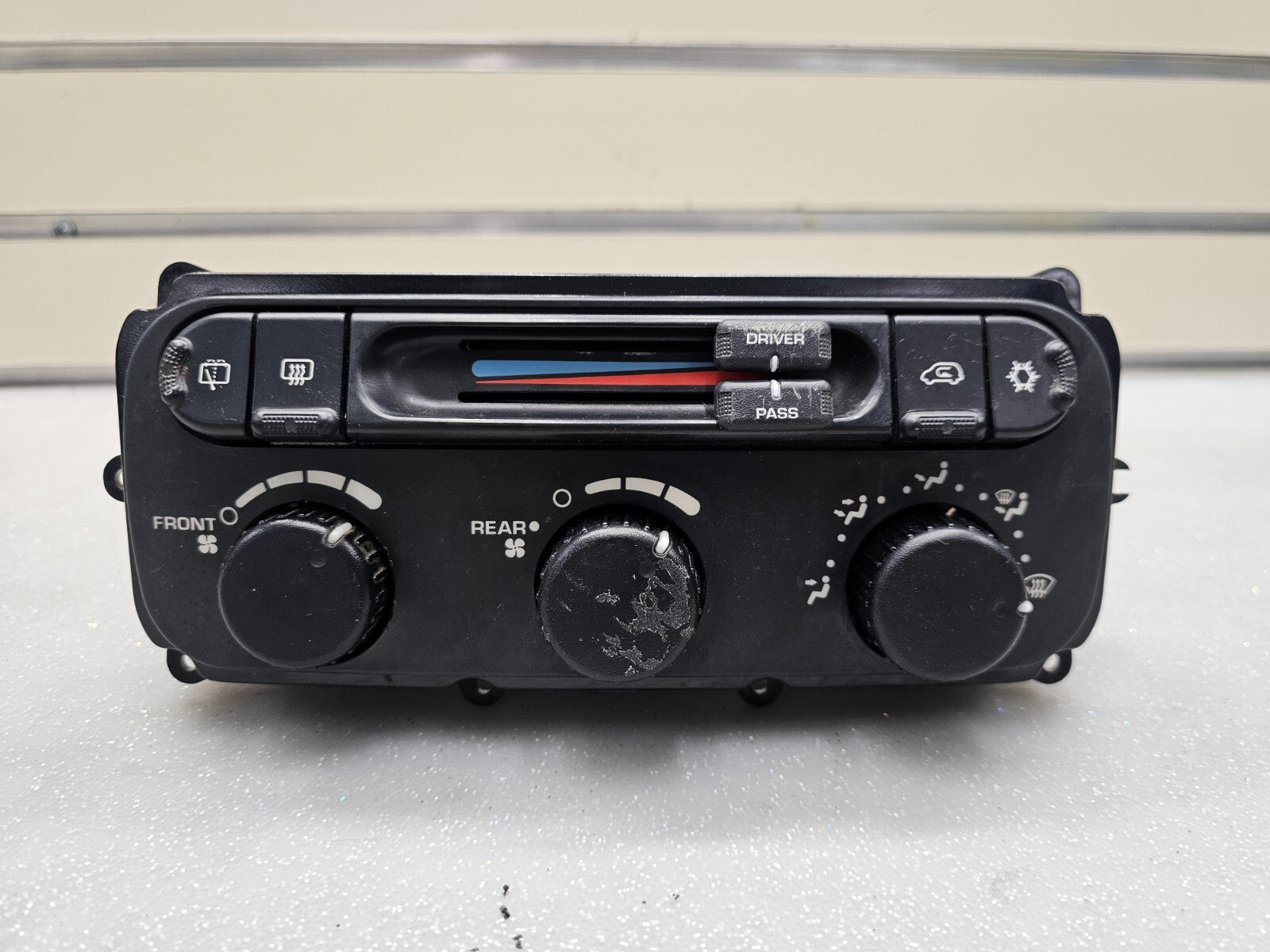 04-07 Dodge Caravan Town Country Dash AC Climate Temperature Heater Control OEM
