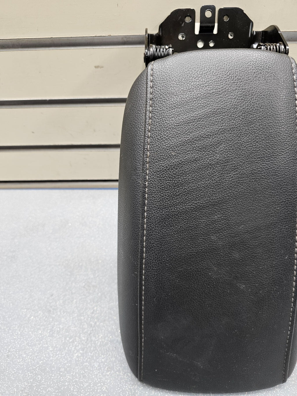 🔥13-16 Ford Fusion Front Center Console Lid Armrest Leather Cover Top Pad Black