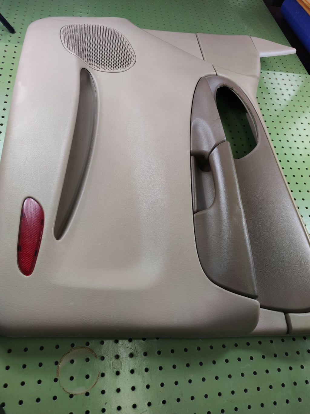 🔥2002-2009 CHEVY TRAILBLAZER Door Panel  Front RIGHT Passenger Armrest TAN D8