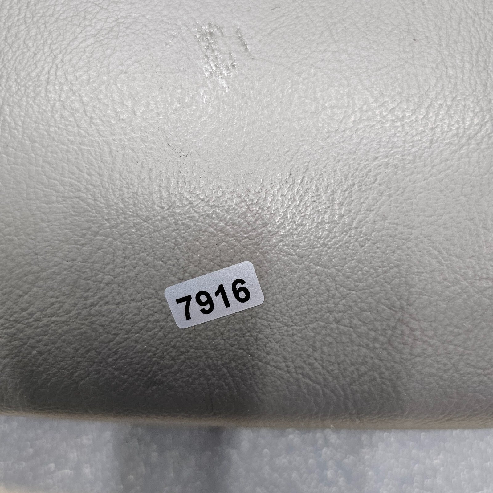 03-06 EXPEDITION Center Console Arm Rest Storage Cover Top Pad Lid Assembly Gray
