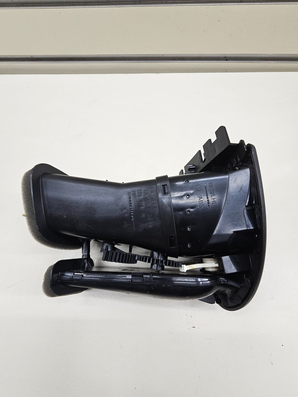 02-08 Jaguar X-Type Right Passenger Outer Dash Front Center Air Vent Heater OEM
