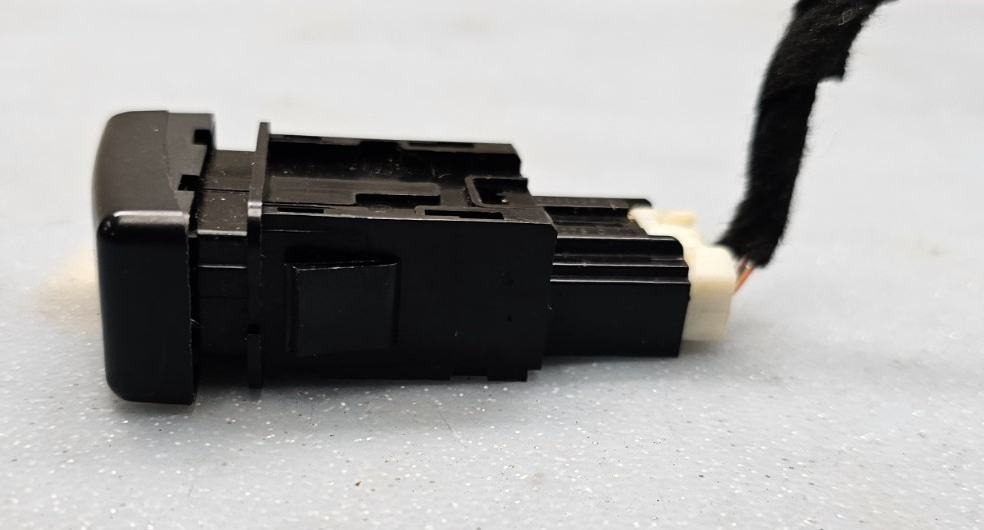 🔥04-09 Mazda3 Mazda 3 Hazard Warning Switch Emergency Flasher Light Assembly
