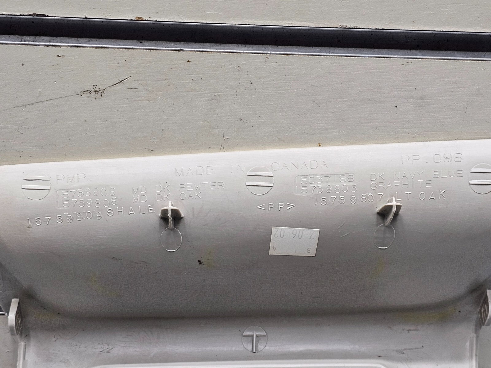 99-02 SILVERADO TAHOE SIERRA CENTER CONSOLE FRONT LOWER CUBBY BEZEL STORAGE TAN