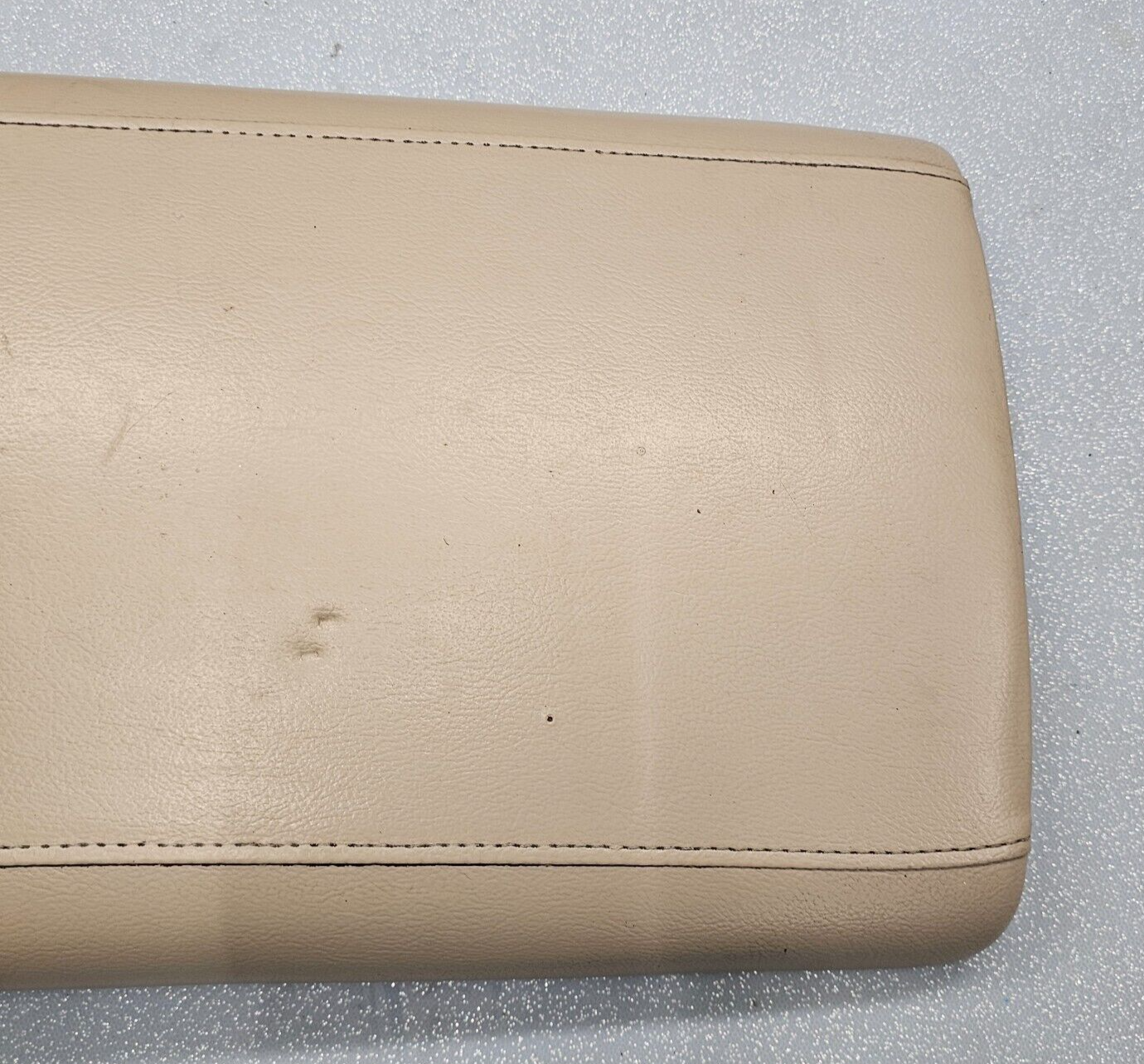 03-06 EXPEDITION Center Console Arm Rest Storage Cover Top Pad Lid Assembly Tan