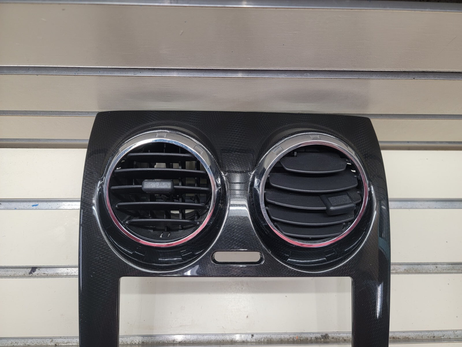 08-09 Ford Taurus X Center Dash Air Vents Radio Climate Control Trim Carbon VT64