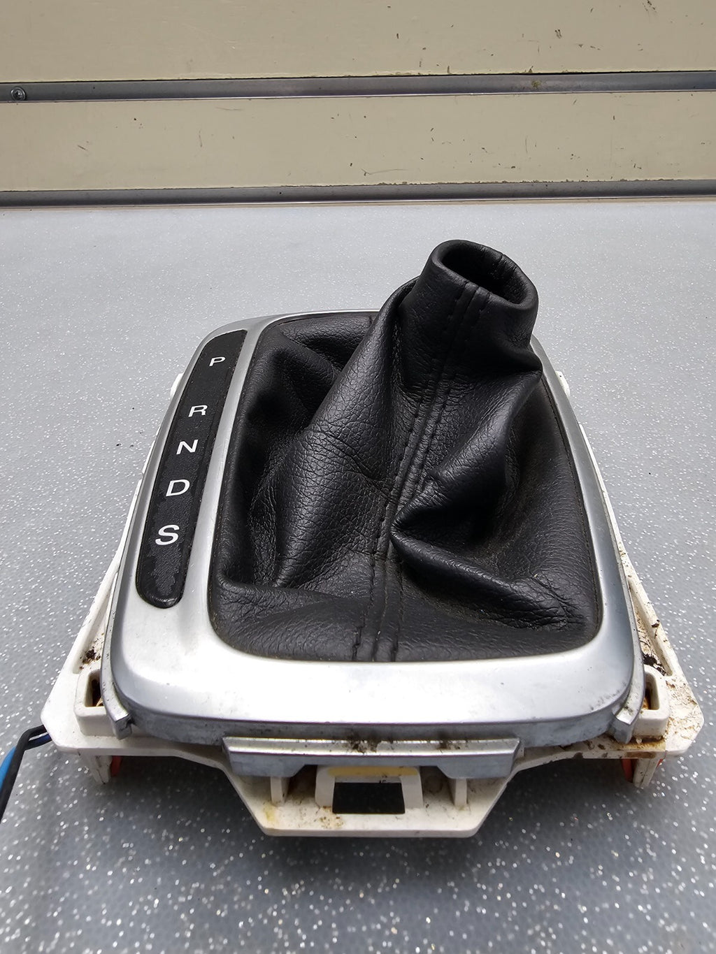 13-16 FORD FUSION AUTO TRANSMISSION GEAR SHIFTER SHIFT KNOB BOOT BEZEL TRIM OEM