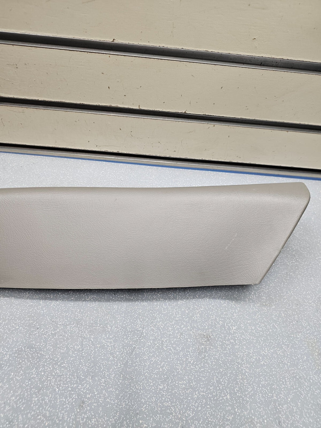 🔥99-06 SILVERADO SIERRA Roof Molding A PILLAR Trim LEFT Driver LIGHT GRAY P3