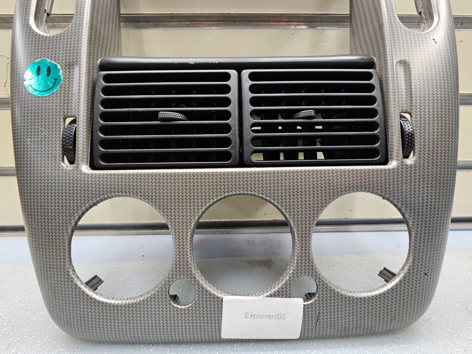 02-05 FORD EXPLORER RADIO CLIMATE TEMPERATURE CONTROL BEZEL Carbon Fiber Silver
