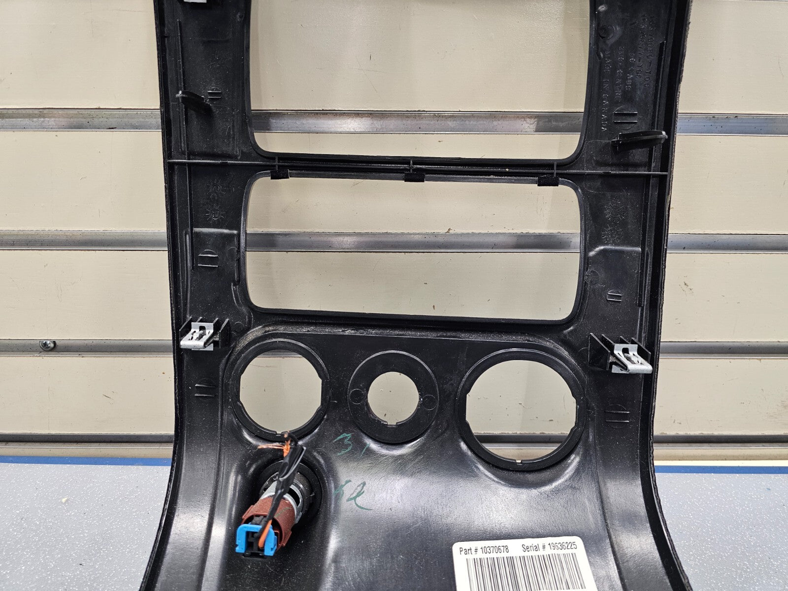 🔥03-08 ENVOY XL FRONT RADIO DASH SURROUND BEZEL TRIM PANEL CLIMATE BLACK
