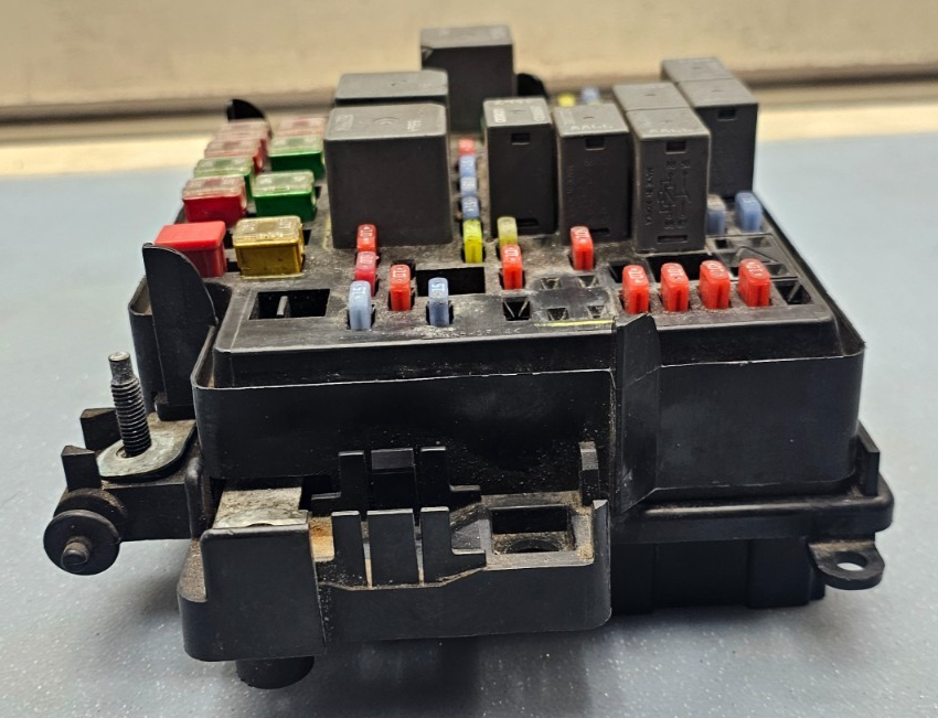🔥06-07 Chevy Silverado Sierra Power Module Engine Unit Fuse Relay Box Junction
