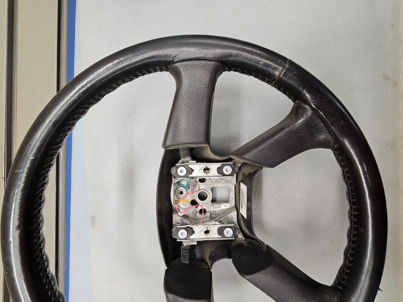 02-09 Trailblazer Envoy03-06 SILVERADO SIERRA YUKON STEERING WHEEL LEATHER BLACK