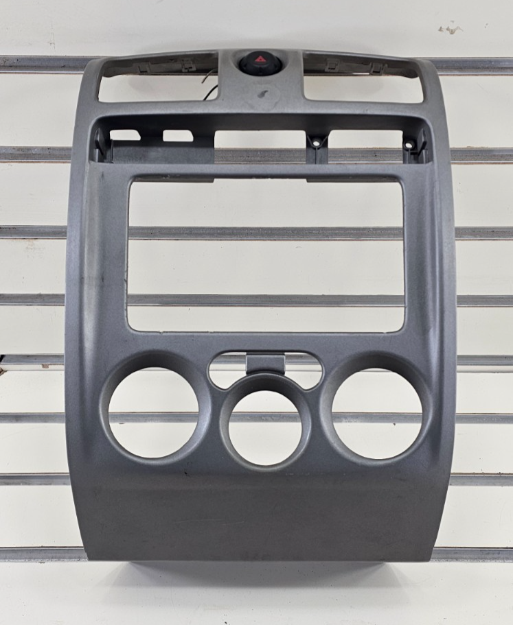 🔥2004-2012 CHEVY COLORADO GMC CANYON CENTER DASH RADIO VENT BEZEL SILVER