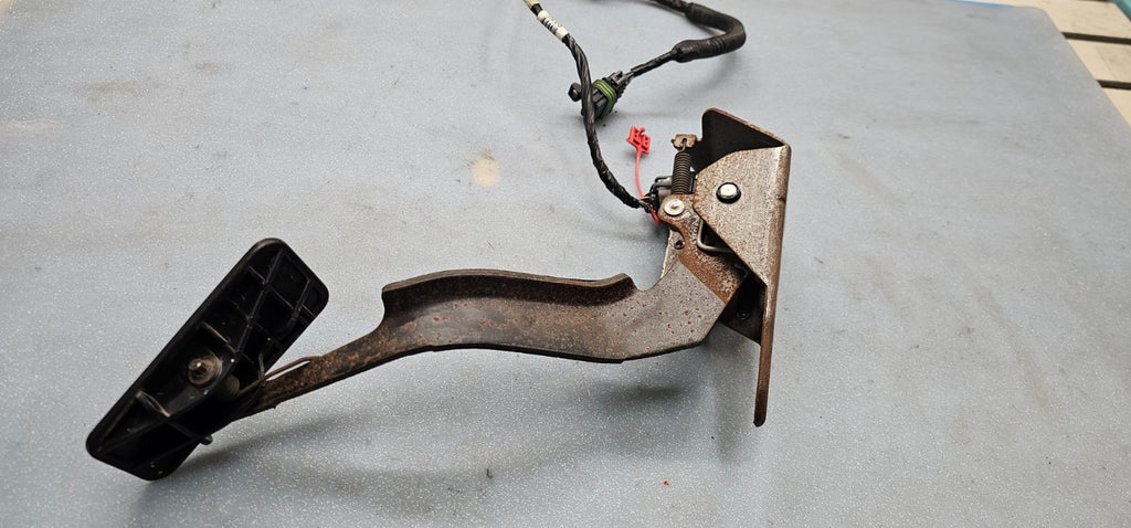 🔥03-06 Silverado Yukon Gas Pedal Drive Wire TAC Module Control Swap Accelerator