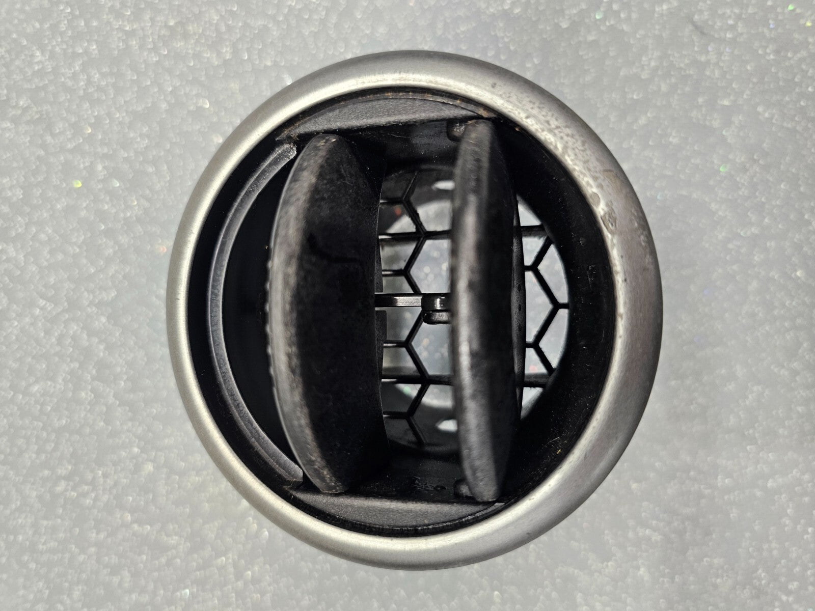 🔥04 -07 MAZDA 3 DRIVER OR PASSENGER SIDE DASH AIR VENT TRIM BLACK