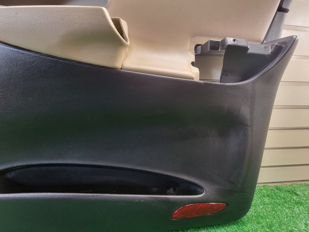 🔥2002-2009 CHEVY TRAILBLAZER Door Panel Front PASSENGER armrest BLACK/TAN D8