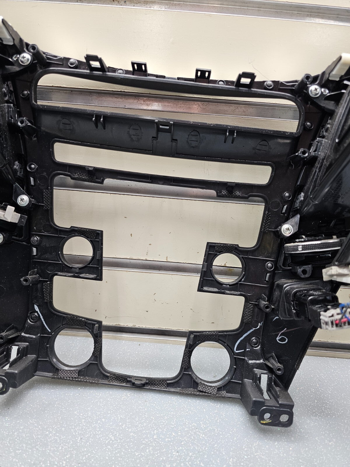 11-14 Hyundai Sonata Center Dash Radio Surround Bezel Trim Panel Climate Silver