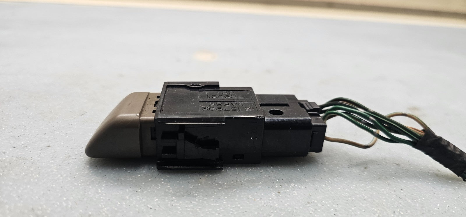 98-02 COROLLA 05-10 AVALON HAZARD EMERGENCY LIGHT SWITCH DRIVER ASSEMBLY DK TAN