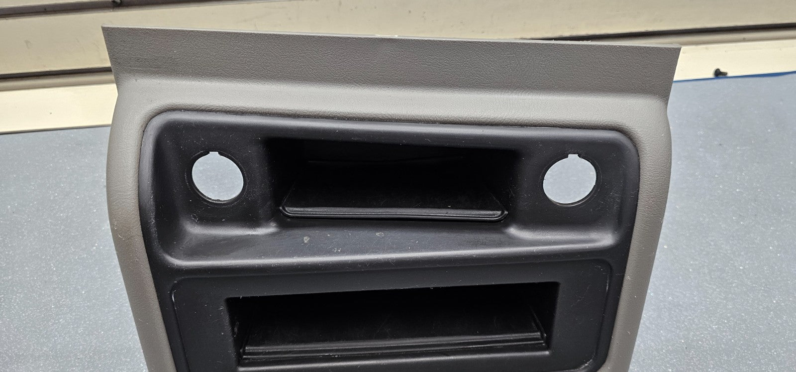 🔥03-06 SILVERADO SIERRA CENTER CONSOLE STORAGE BEZEL ASH TRAY LT TAN/BLACK OEM