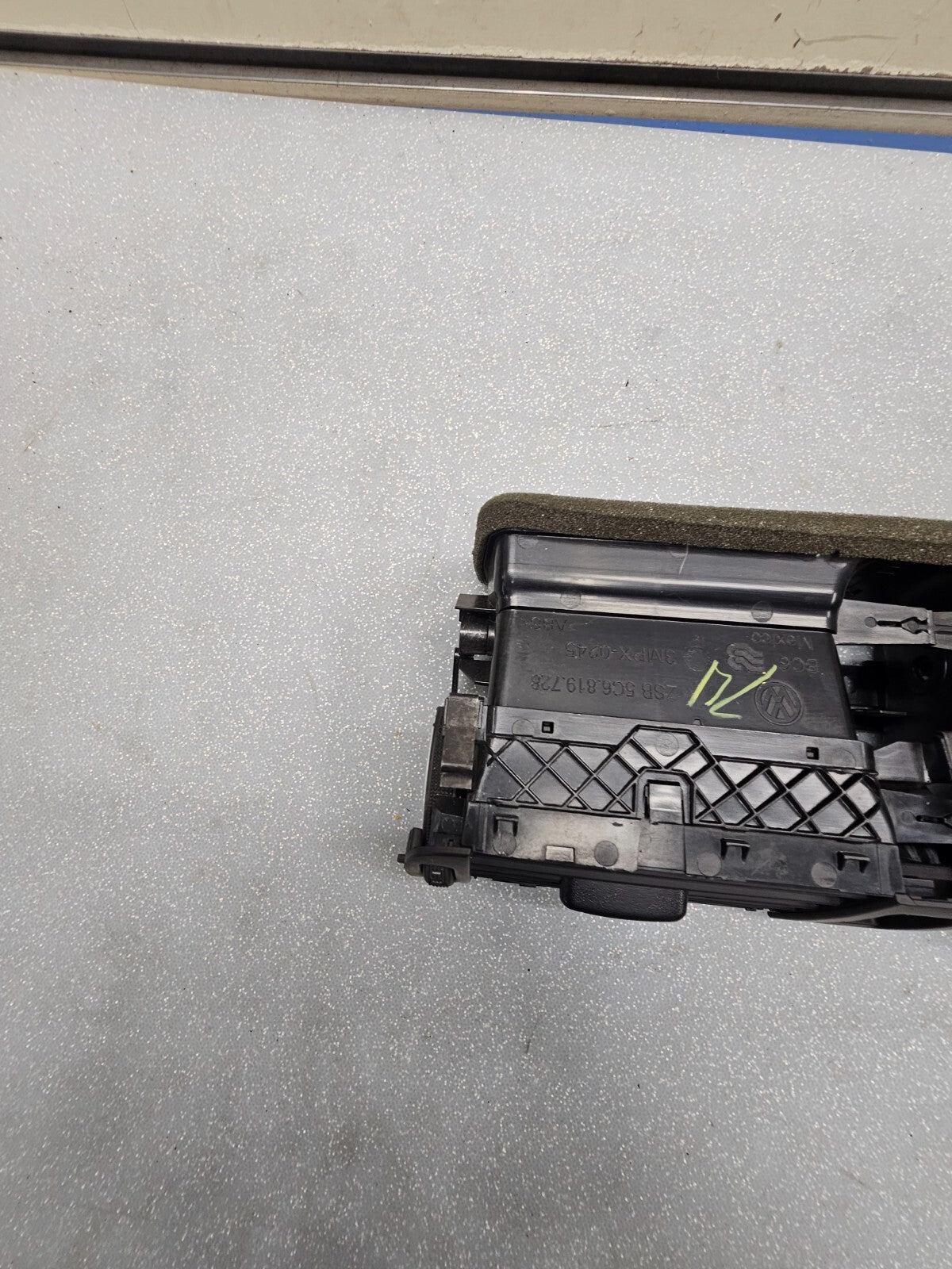 11-14 VOLKSWAGEN VW JETTA CENTER DASH AC HEATER WARMER INTERIOR AIR VENT GRILLE