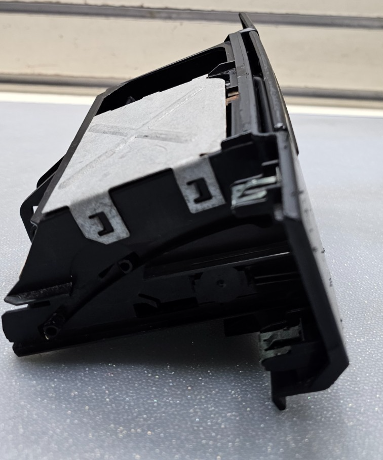 🔥05-07 CHRYSLER 300 CENTER DASH RETRACTABLE ASHTRAY RECEIVER BLACK T28