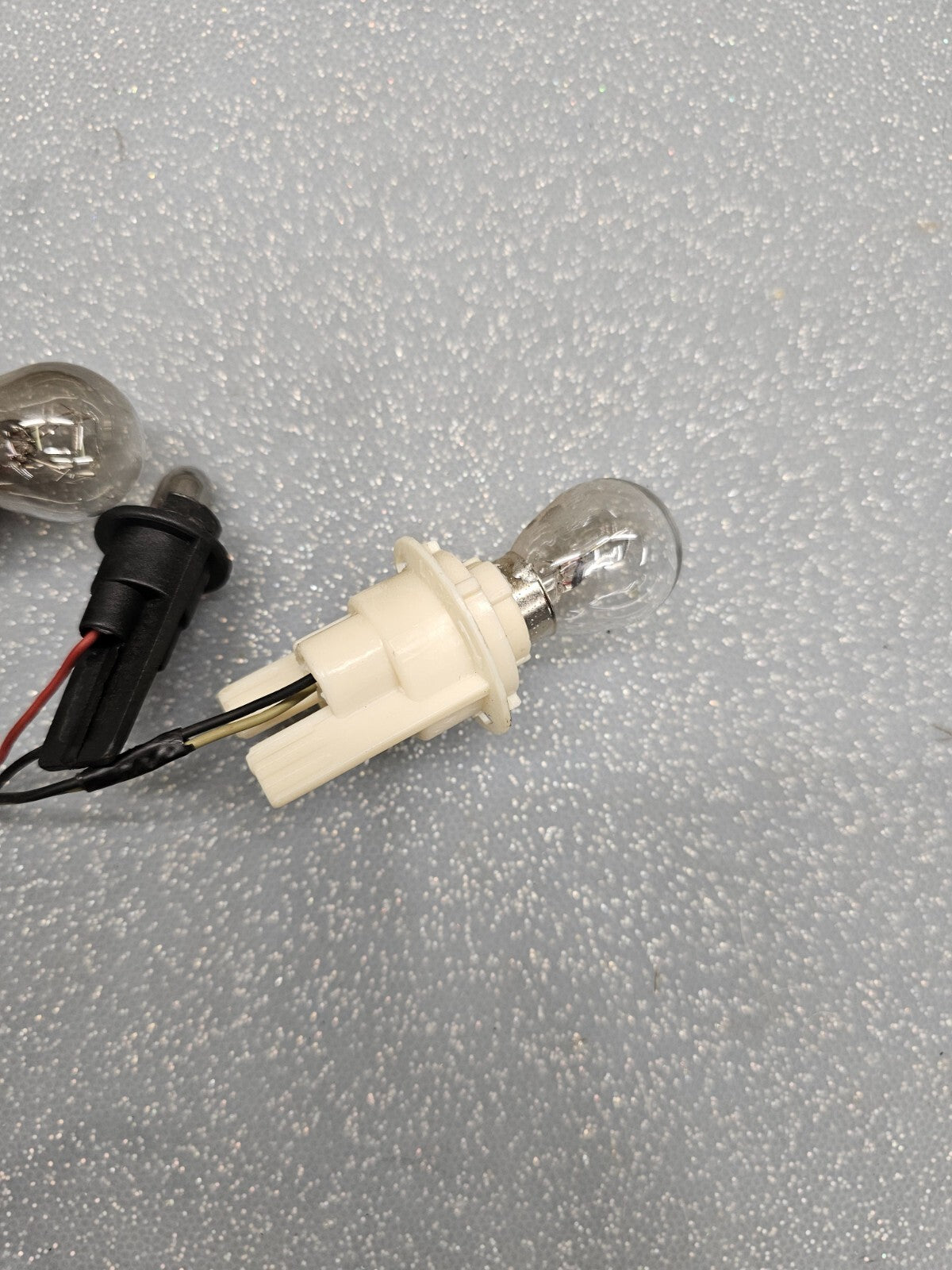 07-10 HYUNDAI ELANTRA TAIL LIGHT BRAKE LIGHT BULB SOCKET WIRING HARNESS ASSEMBLY