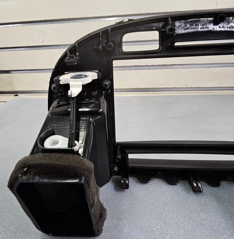 🔥06-11 Kia Rio Center Dash Trim Radio Bezel  Climate With Air Vents Black OEM