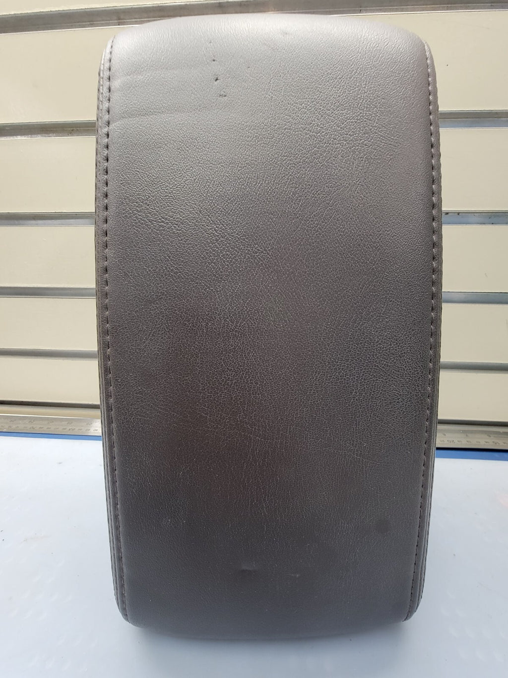 🔥08-12 Chevy Malibu FRONT CONSOLE LID ARMREST ASSEMBLY SLIDING STORAGE BLACK