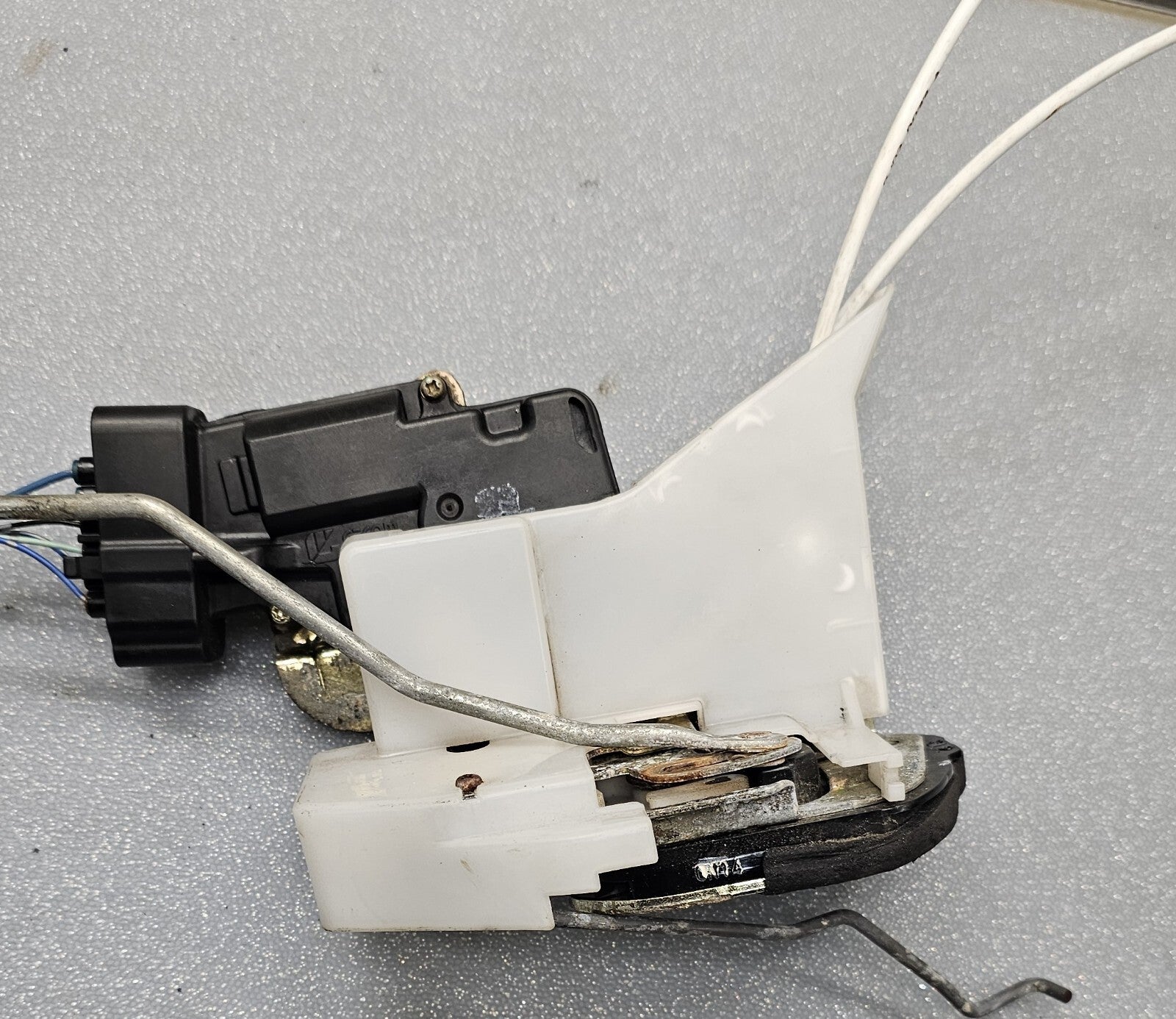 🔥00-04 Toyota Avalon Front Left Driver Door Lock Latch Actuator Assembly OEM