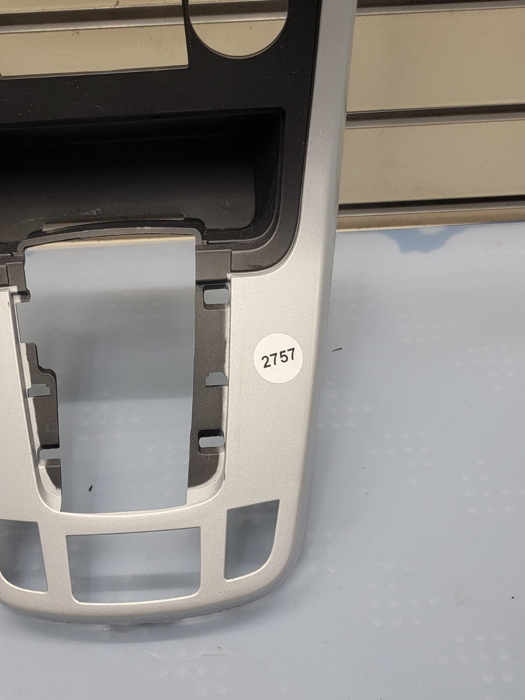 07-09 Chevrolet Equinox Center Dash Radio Climate Bezel Surround Trim Silver