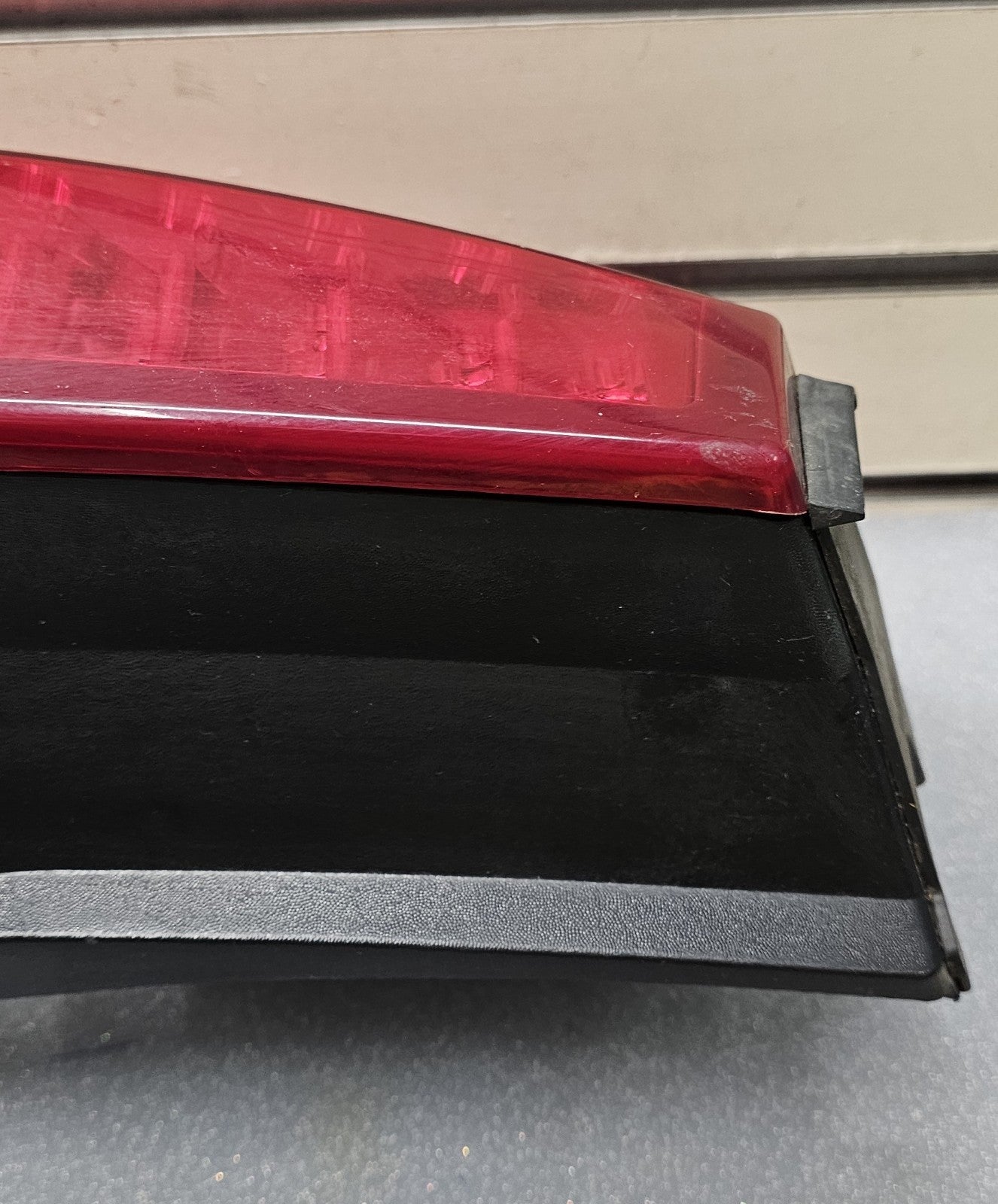 🔥04-09 CADILLAC SRX LEFT DRIVER MASTER REAR BRAKE TAIL STOP LIGHT LAMP ASSEMBLY