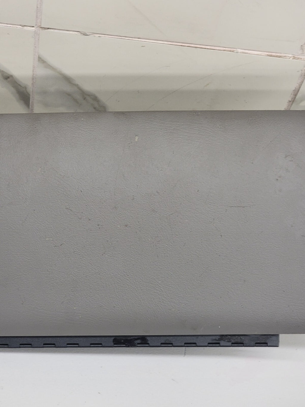 2002-2006 CADILLAC ESCALADE GLOVE BOX  DASH STORAGE COMPARTMENT OE LIGHT GRAY G9