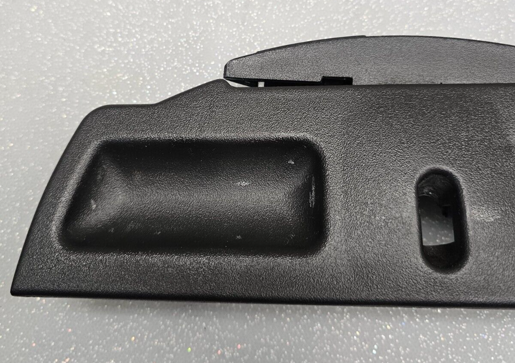 95-06 Silverado Sierra C/K 1500 2500 Center Console Jump Seat Lid Latch Assembly