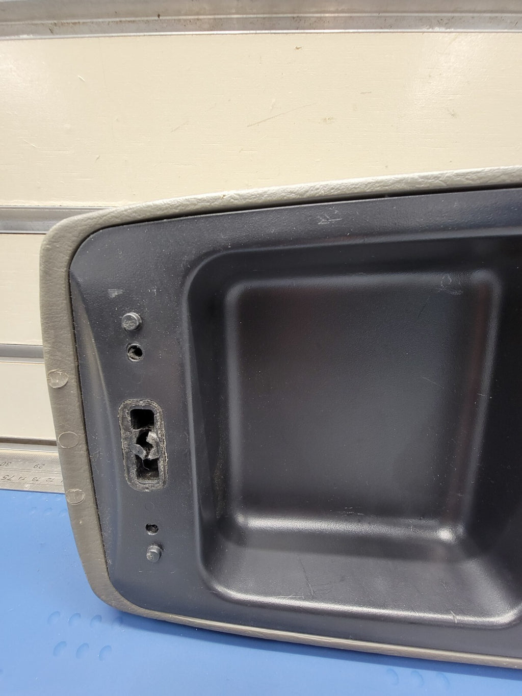 🔥2002-2007 Jeep Liberty Center Console Arm Rest Lid Gray OEM