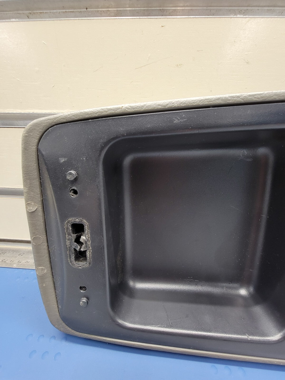 🔥2002-2007 Jeep Liberty Center Console Arm Rest Lid Gray OEM