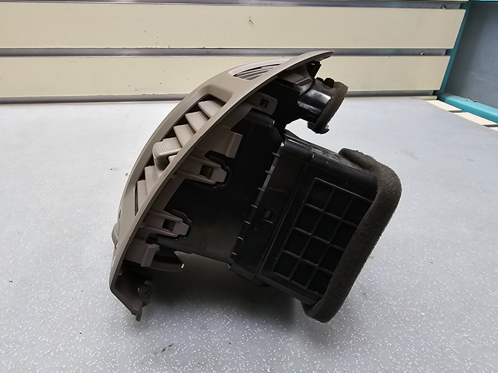 🔥06-12 Kia Sedona Front Left Driver Dash A/C Air Vent Heater Assembly TAN OEM
