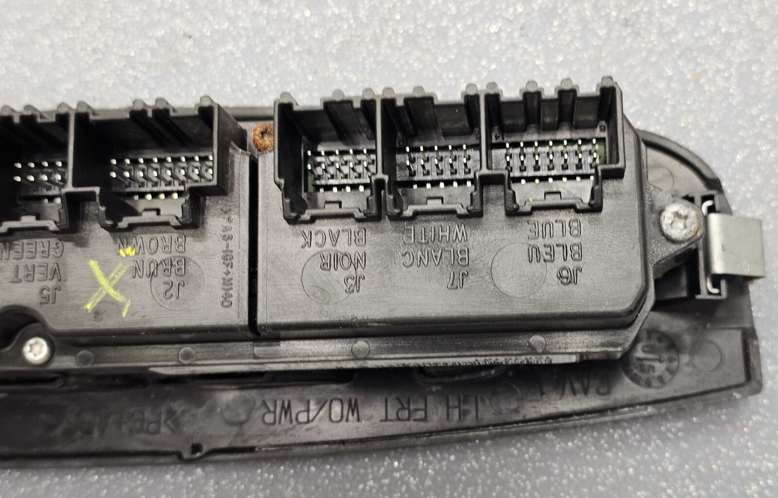 06-11 CADILLAC DTS FRONT LEFT DRIVER MASTER WINDOW POWER SWITCH ASSEMBLY BLACK