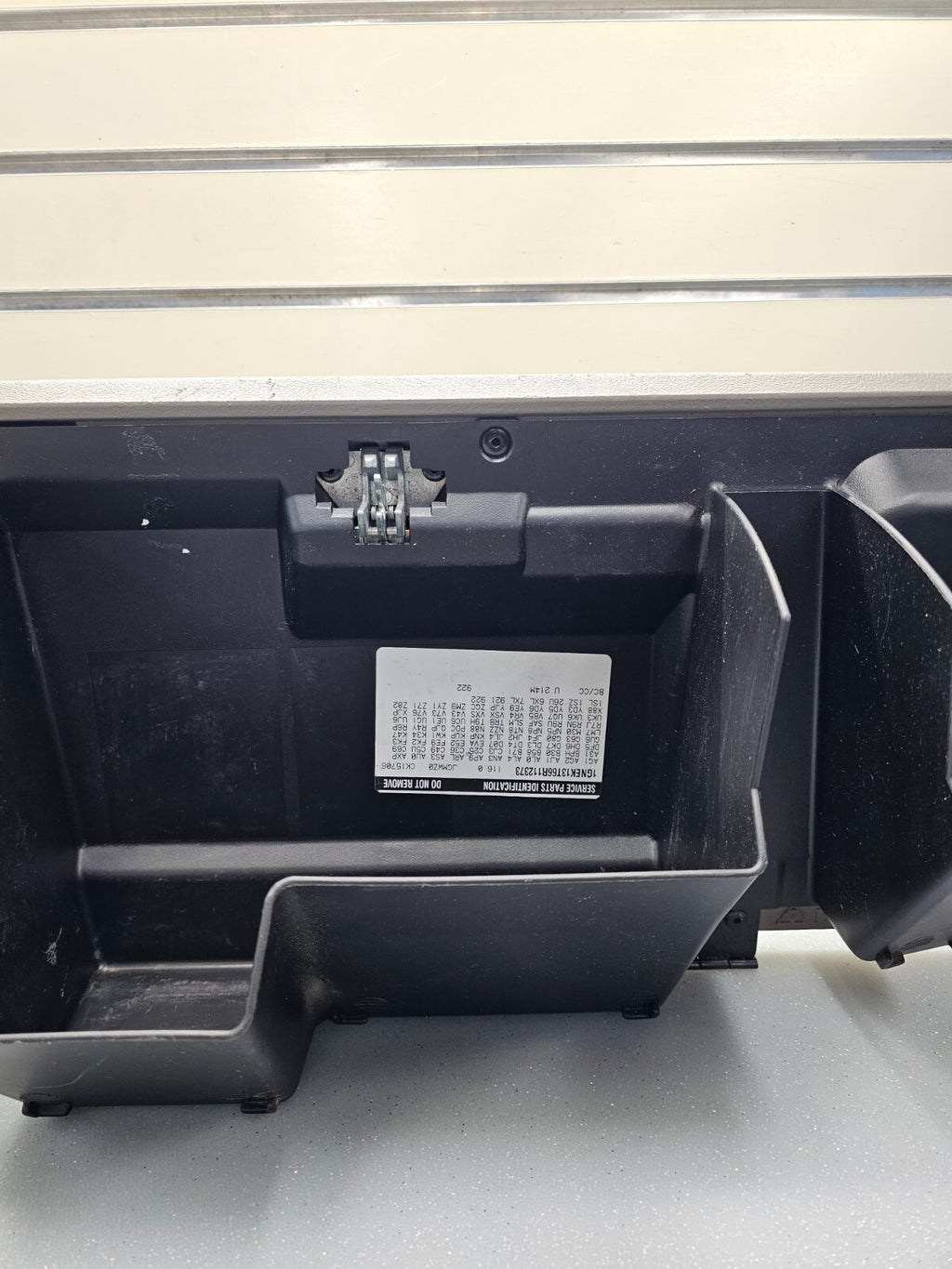 99-06SILVERADO SIERRA Dash GLOVE BOX Storage Compartment Door Assembly LT GRAYG3