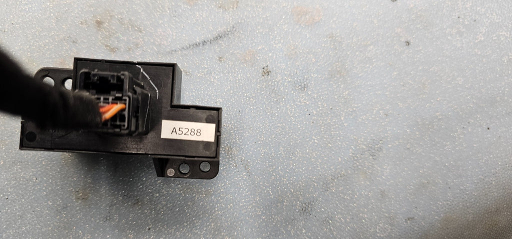 🔥05-10 Chrysler 300 Grand Caravan Hazard Warning Light Control Switch Assembly