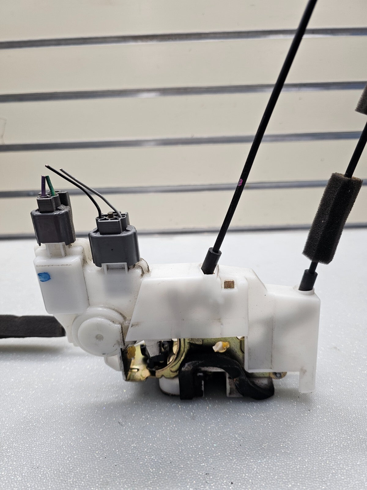 05-12 Nissan Pathfinder Frontier Door Lock Latch Actuator Right Passenger Front