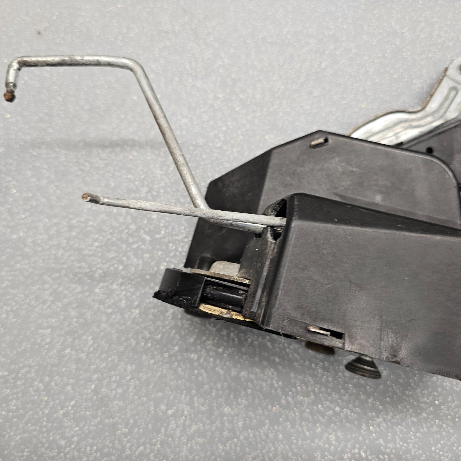 🔥01-05 Toyota RAV4 Trunk Tailgate Door LATCH Lock Actuator Swing Gate Assembly