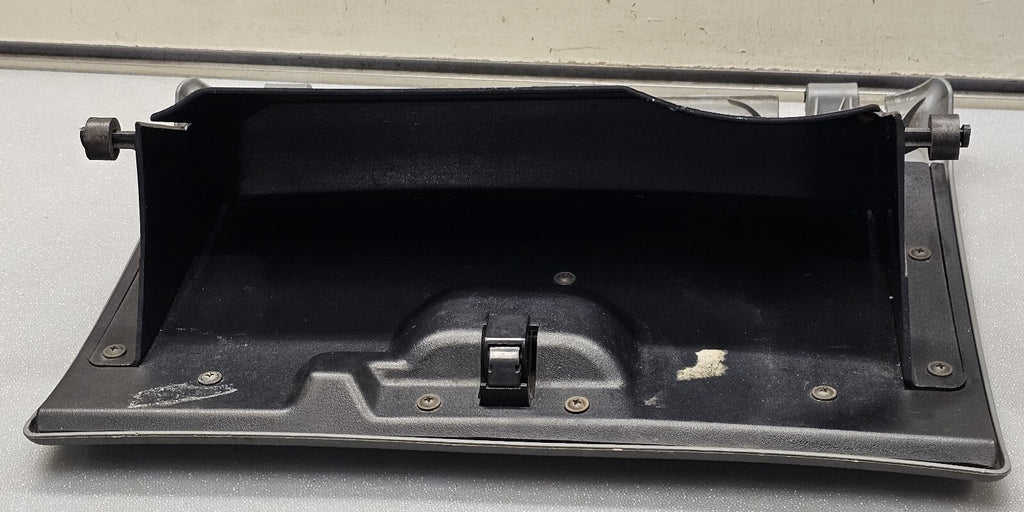 🔥01-07 CARAVAN TOWN COUNTRY VOYAGER DASH GLOVE BOX COMPARTMENT ASSEMBLY GRAY