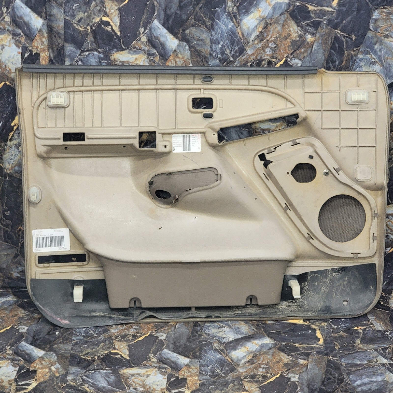 🔥2003-2006 Silverado SIERRA Door Panel Front RIGHT Passenger No Arm TAN 00_D D5