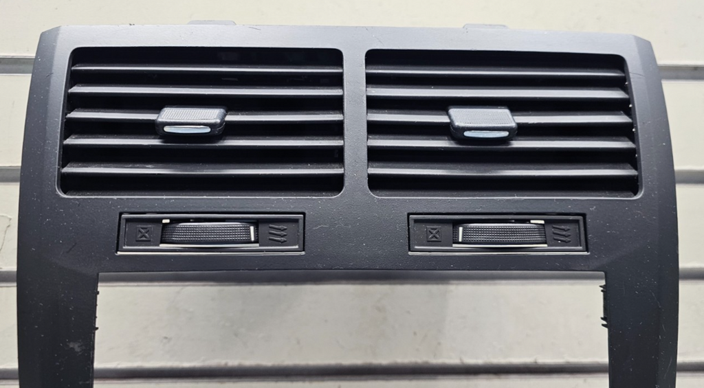 🔥07-10 SATURN OUTLOOK OEM AM FM RADIO Stereo Display Dash Panel TRIM BEZEL